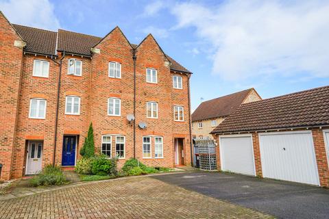 3 bedroom townhouse for sale, Hawker Close, Leighton Buzzard