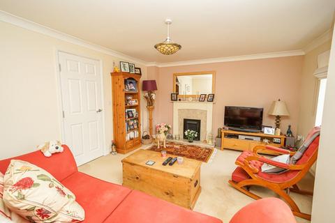 3 bedroom townhouse for sale, Hawker Close, Leighton Buzzard