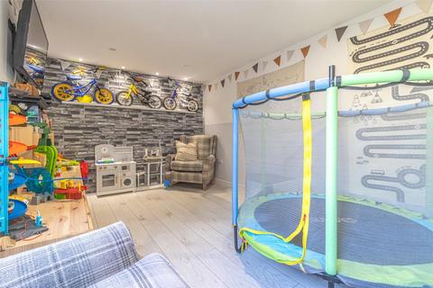 6 The Brook, Purton, Swindon, SN5 4GB