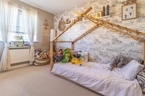 6 The Brook, Purton, Swindon, SN5 4GB