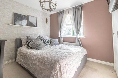 6 The Brook, Purton, Swindon, SN5 4GB