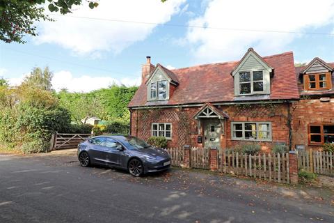 Mistletoe Cottage Church Road, Claverdon, Warwick, CV35 8PD
