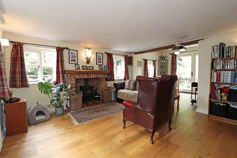 Mistletoe Cottage Church Road, Claverdon, Warwick, CV35 8PD