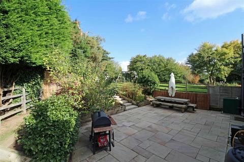 Mistletoe Cottage Church Road, Claverdon, Warwick, CV35 8PD