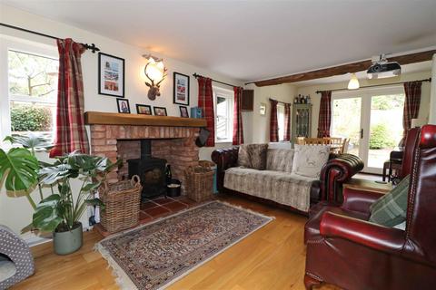 Mistletoe Cottage Church Road, Claverdon, Warwick, CV35 8PD