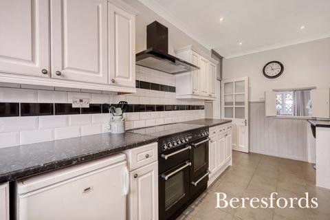 8 Havering Drive, Romford, RM1 4BB