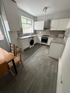 3 bedroom terraced house to rent, Ashfield Road, Manchester M13