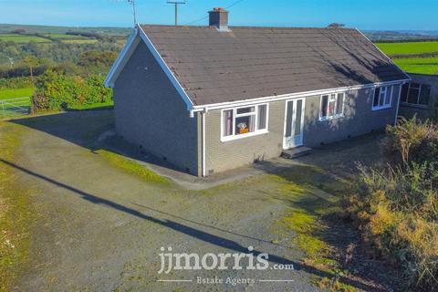 3 bedroom property with land for sale, Cwmsychpant, Llanybydder