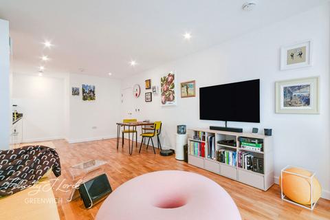 2 bedroom flat for sale, Hawthorne Crescent, London, SE10 9GN