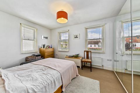 2 bedroom end of terrace house for sale, Rock Avenue, East Sheen, London