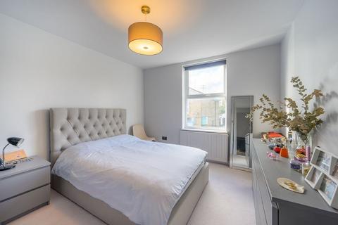 1 bedroom flat to rent, Sandycombe Road, Richmond, Surrey