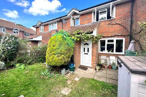 2 bedroom terraced house to rent, Rosebury Drive, Woking GU24