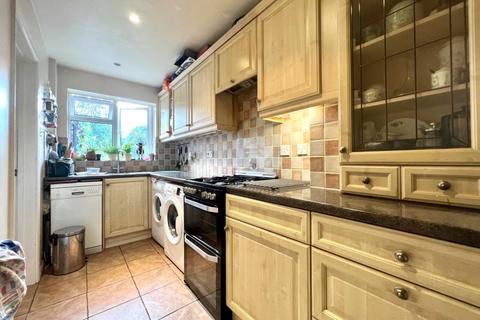 2 bedroom terraced house to rent, Rosebury Drive, Woking GU24