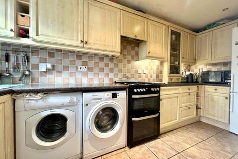 2 bedroom terraced house to rent, Rosebury Drive, Woking GU24