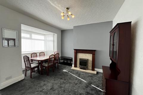 3 bedroom house to rent, Mossley Road, Ashton-Under-Lyne OL6