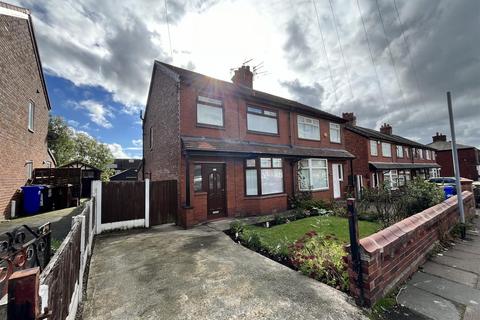 3 bedroom house to rent, Mossley Road, Ashton-Under-Lyne OL6