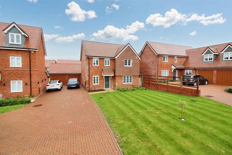 4 bedroom detached house for sale, Stoches Close, Stoke Mandeville