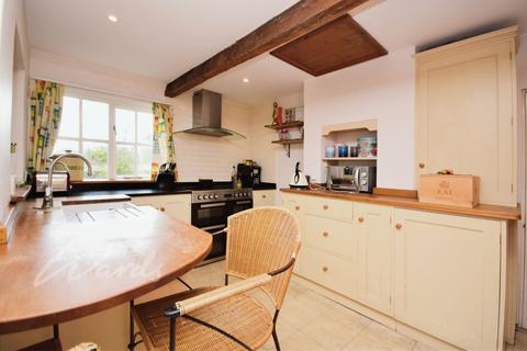 4 bedroom detached house to rent, Stone Street Stanford TN25