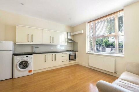 2 bedroom apartment to rent, High Street, London, N8