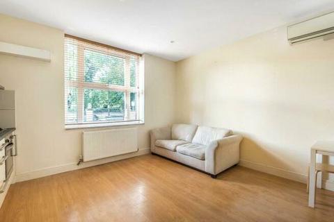 2 bedroom apartment to rent, High Street, London, N8