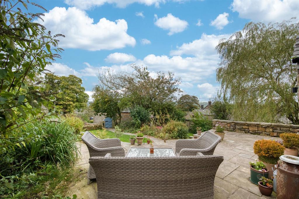 Front Garden   dining patio.jpg