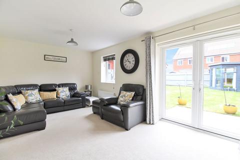 5 Arable Place, Bishops Cleeve, Cheltenham, GL52 8PT