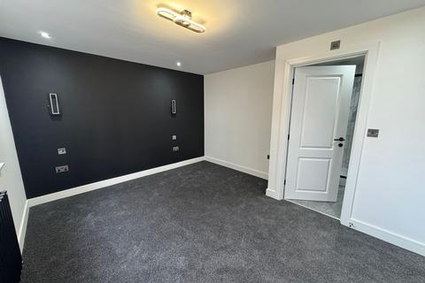 2 bedroom property to rent, Silver Court, London Road, PE2