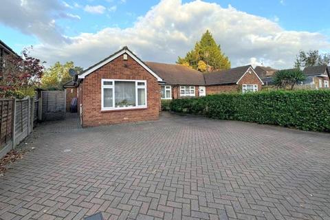 3 bedroom bungalow to rent, College Road, Woking GU22