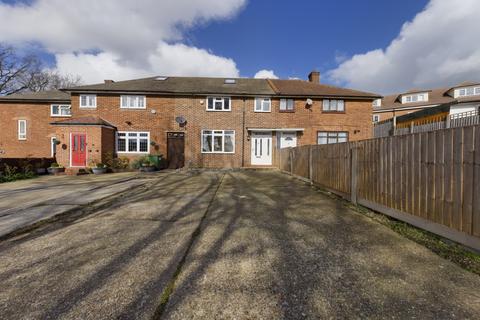 4 bedroom terraced house to rent, Wigton Way, Romford RM3