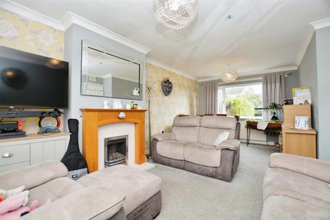 3 bedroom semi-detached house for sale, Bennett Drive, Winterton