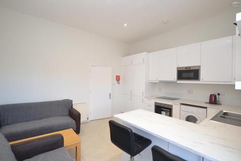 4 bedroom flat to rent, Canon Street, Edinburgh, EH3