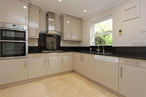 5 bedroom detached house to rent, Ewell