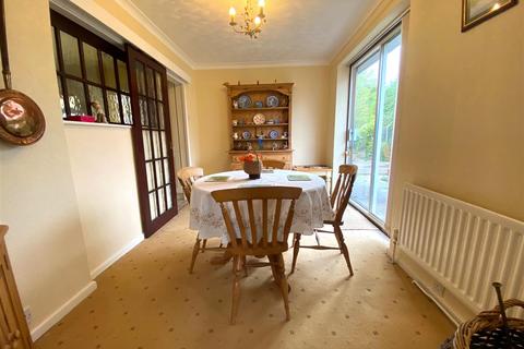 10 High Mount, Donnington, Telford, TF2 7NL