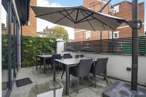 Property to rent, Sheen Road, Richmond TW9