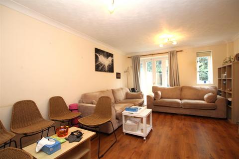 2 bedroom terraced house to rent, Merino Close, Wanstead, E11