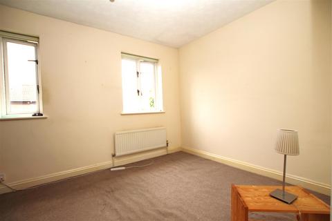 2 bedroom terraced house to rent, Merino Close, Wanstead, E11