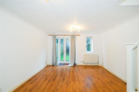 2 bedroom terraced house to rent, Merino Close, Wanstead, E11