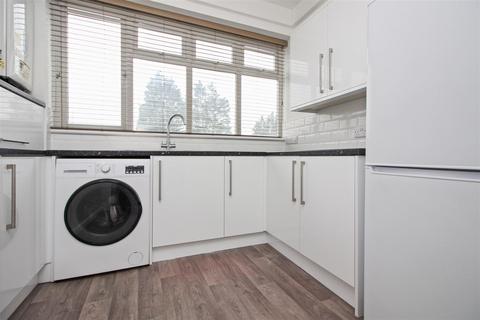 2 bedroom maisonette to rent, Station Road, Westgate-on-Sea