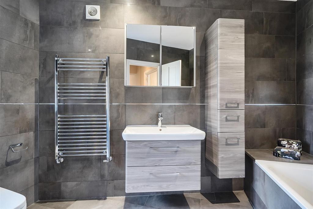 Family Bathroom: