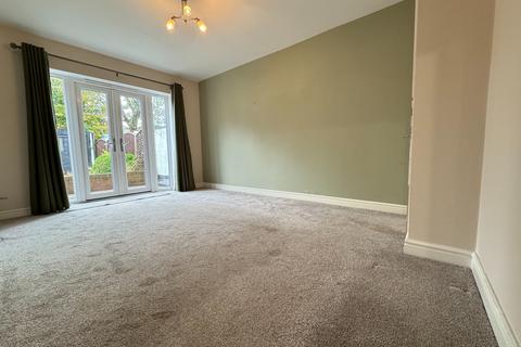3 bedroom semi-detached house to rent, Oliver Road, Stoke-on-Trent, ST4