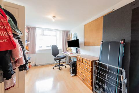 7 Turrocks Close, Little Neston, Neston, CH64 0UD