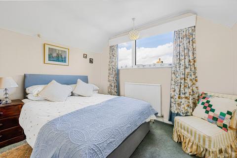 26 Brymore Close, Prestbury, Cheltenham, GL52 3DY