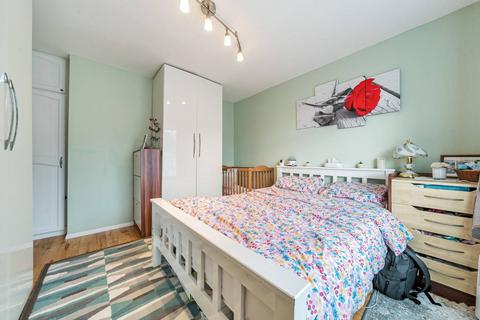 Flat A, 65 Robin Hood Way, Greenford, UB6 7QW