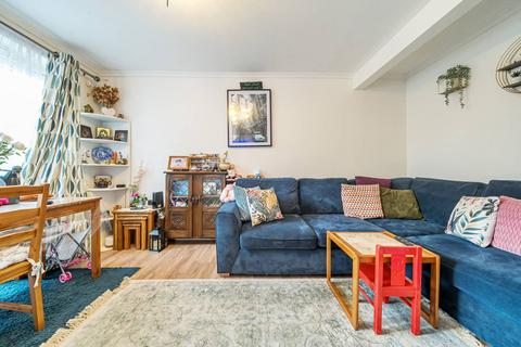 Flat A, 65 Robin Hood Way, Greenford, UB6 7QW