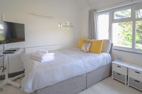 undefined, Dollis Hill Lane, London NW2