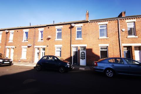 3 bedroom flat to rent, Delaval Road, Forest Hall, NE12