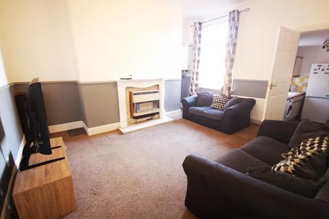 3 bedroom flat to rent, Delaval Road, Forest Hall, NE12