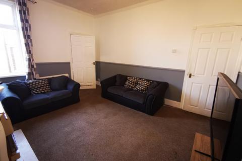 3 bedroom flat to rent, Delaval Road, Forest Hall, NE12