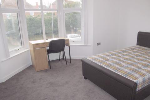 4 bedroom flat to rent, Christchurch Road, Reading RG2