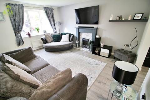 3 bedroom detached house for sale, Holmecroft Chase, Westhoughton, BL5 3ZN